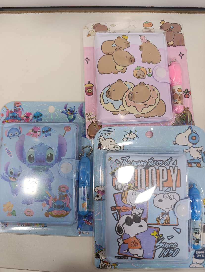 LIBRETA DE CAPIBARA - STITCH - SNOOPY CON SU BOLÍGRAFO