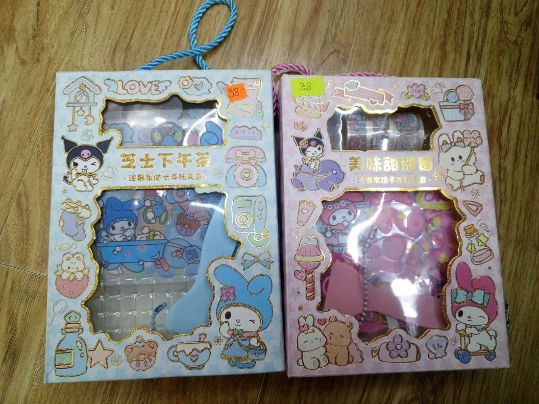 SET DE PAPELERÍA SANRIO