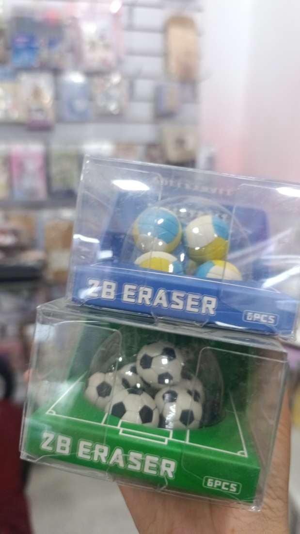 CAJA DE BORRADORES EN FORMA DE BALONES x 6 pcs